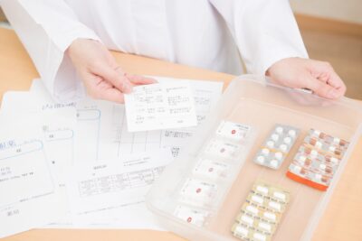【薬剤師監修】介護現場で「代理で薬を受け取る」重要性
