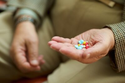 【薬剤師監修】介護現場で「いつもと同じ薬」が処方される背景