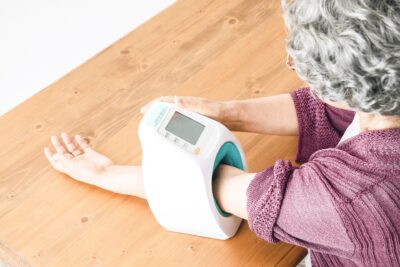 【薬剤師監修】介護現場における高血圧の薬の種類と飲む時の注意